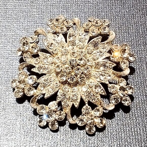 Sparkling Rhinestone Cluster Silver Tone Statement Brooch - Picture 1 of 4
